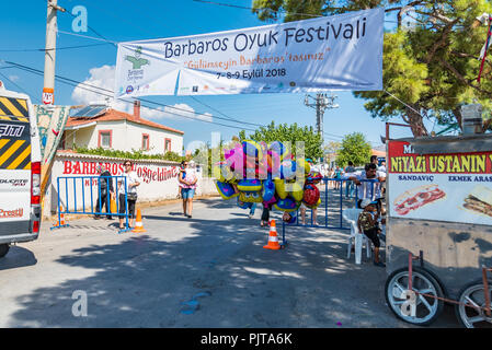 Barbaros, Urla, Türkei - September 08, 2018: Vogelscheuchen im traditionellen Festival Stockfoto