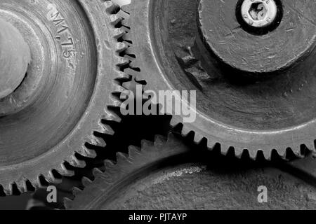 Die Zahnräder der eine alte Maschine in das Technische Museum in Magdeburg. Stockfoto