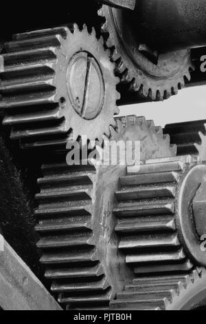 Die Zahnräder der eine alte Maschine in das Technische Museum in Magdeburg. Stockfoto