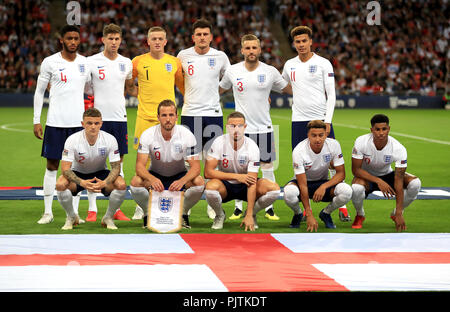 England Gruppe (von links nach rechts) Obere Reihe: Joe Gomez, John Steine, Jordanien Pickford, Harry Maguire, Lukas Shaw und Dele Alli. Untere Zeile: Kieran Trippier, Harry Kane, Jordanien Henderson, Jesse Lingard und Marcus Rashford während der UEFA Nationen Liga, Liga eine Gruppe vier im Wembley Stadion, London. Stockfoto