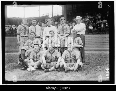 BASEBALL, Kongreß. FRONT ROW - KINKEAD VON NEW JERSEY; PAT HARRISON; Murray von Massachusetts. 2. SITZREIHE - Unbekannter; Edwards von Georgia; McDERMOTT von Illinois; HINTERE REIHE - weiß von Ohio; Stockfoto