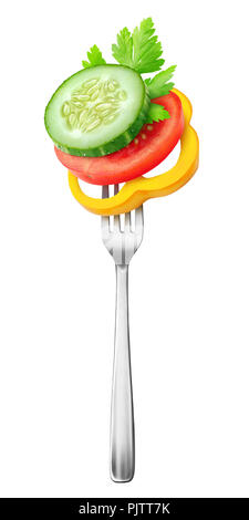 Frisches Gemüse isoliert. Stücke von Tomaten, Gurken und gelbe Paprika (Salat Zutaten) auf einem Stahl Gabel auf weißem Hintergrund Witz isoliert Stockfoto