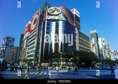 1992 historische SUKIYABASHI KREUZUNG HARUMI DORI AVENUE GINZA TOKYO HONSHU JAPAN Stockfoto