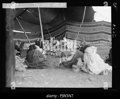 Beduinen leben in Trans-Jordan. Gäste in der sheik Zelt Stockfoto