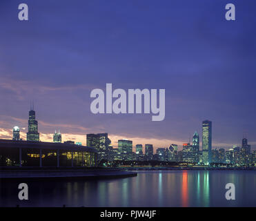 1992 historische LAKESHORE Skyline von Downtown Chicago Lake Michigan ILLINOIS USA Stockfoto