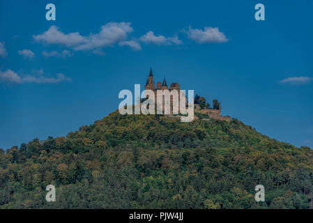 Die Burg Hohenzollern ist der Stammsitz der fürstlichen Familie und der ehemals regierenden Preußischen königlichen und kaiserlichen Haus des Hohenzo Stockfoto