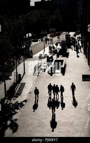 Menschen zu Fuß über die Einkaufsstraße Meir in Antwerpen (Belgien, 03/05/2011) Stockfoto