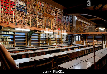 Innerhalb der historischen Bibliothek des 'Cisterzienzerabdij' Saint-Bernard Zisterzienserabtei in Bornem (Belgien, 22/12/2009) Stockfoto