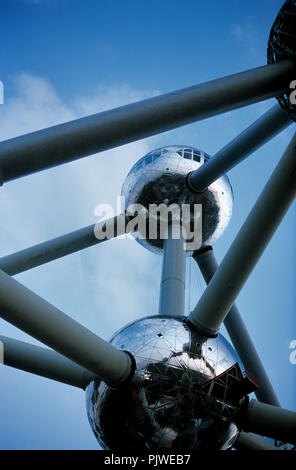 Das Atomium bei der Restaurierung, Brüssel, Belgien, 17/08/2005 Stockfoto