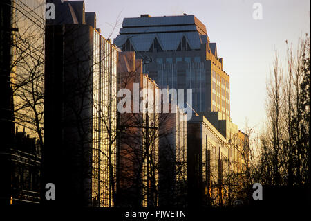 Moderne Architektur Hochhäuser an der Albert II Avenue in Brüssel (Belgien, 18.08.2002) Stockfoto