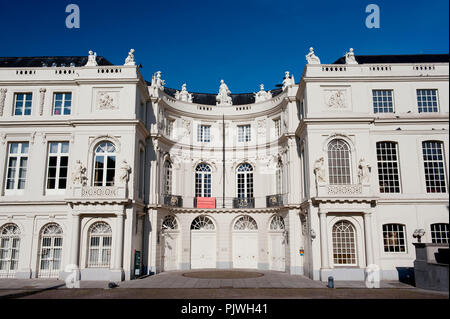 Der neo-klassizistische Palast von Karl von Lothringen auf dem Place de l'Europe in Brüssel, in dem die Königliche Bibliothek von Belgien (Belgien, 22/10/2011) Stockfoto