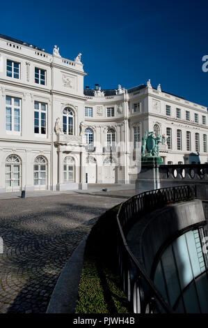 Der neo-klassizistische Palast von Karl von Lothringen auf dem Place de l'Europe in Brüssel, in dem die Königliche Bibliothek von Belgien (Belgien, 22/10/2011) Stockfoto