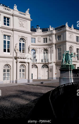 Der neo-klassizistische Palast von Karl von Lothringen auf dem Place de l'Europe in Brüssel, in dem die Königliche Bibliothek von Belgien (Belgien, 22/10/2011) Stockfoto