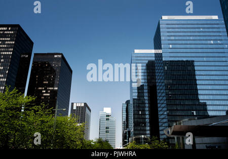 Hochhäuser auf dem Boulevard du Roi Albert II in Saint-Josse-Ten-Noode, Brüssel (Belgien, 01/05/2011) Stockfoto