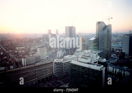 Panoramablick über Brüssel bei Sonnenuntergang vom Dach der Belgacom (Belgien, 14/01/2006) Stockfoto