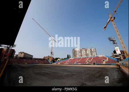 Der Fußballplatz in Stade du Pays de Charleroi Fußballstadion vom Sporting Charleroi Club in Charleroi (Belgien, 13/07/201 ersetzt. Stockfoto