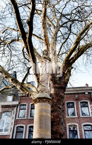 Der Marktplatz in Eupen, Hauptstadt der Euregio Maas-Rhein und der Deutschsprachigen Gemeinschaft in Belgien (Belgien, 23/02/2014) Stockfoto