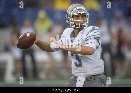 Annapolis, MD, USA. 8. Sep 2018. Memphis Tigers Quarterback Brady White (3) Fällt während des Spiels zwischen dann Memphis Tigers und Marinemidshipmen an Navy-Marine Corps Memorial Stadium in Annapolis, MD., Cory Royster/Cal Sport Media/Alamy Leben Nachrichten weiterleiten Stockfoto