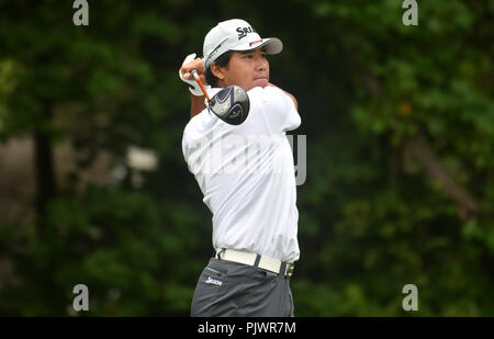 Pennsylvania, USA. Samstag, September 8, 2018: Hideki Matsuyama Uhren sein T-Stück geschossen in der 4. Bohrung während der dritten Runde der BMW Championship an der Aronimink Golf Club in Newtown Square, Pennsylvania. Gregory Vasil/CSM Credit: Cal Sport Media/Alamy leben Nachrichten Stockfoto