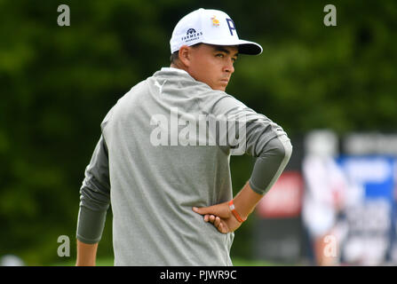 Pennsylvania, USA. Samstag, September 8, 2018: Rickie Fowler steht auf der 8. grün während der dritten Runde der BMW Championship an der Aronimink Golf Club in Newtown Square, Pennsylvania. Gregory Vasil/CSM Credit: Cal Sport Media/Alamy leben Nachrichten Stockfoto