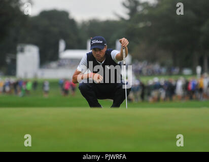 Pennsylvania, USA. Samstag, September 8, 2018: Justin Thomas schaut auf einen Schlag auf der 16 in der dritten Runde der BMW Championship an der Aronimink Golf Club in Newtown Square, Pennsylvania. Gregory Vasil/CSM Credit: Cal Sport Media/Alamy leben Nachrichten Stockfoto