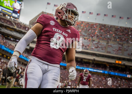 College Station, Texas, USA. 8. Sep 2018. Texas A&M Aggies defensive lineman Kingsley Keke (8) nimmt der Bereich vor der NCAA Football Spiel zwischen der Clemson Tiger und der Texas A&M Aggies am Kyle Feld in College Station, Texas. Prentice C. James/CSM/Alamy leben Nachrichten Stockfoto