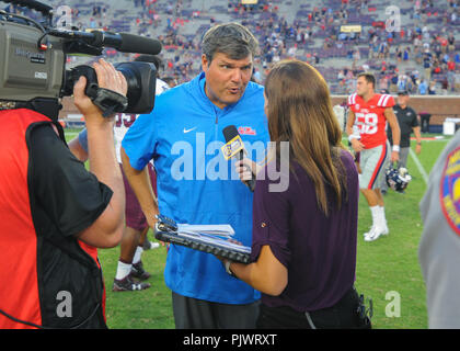 Oxford, MS, USA. 08 Sep, 2018. Ole Miss Rebels Cheftrainer, Matt Luke, während des post-Spiel Interview - Vaught Hemingway Stadium in Oxford, MS. Ole Fräulein besiegt SIU, 76-41. Kevin Langley/CSM/Alamy leben Nachrichten Stockfoto