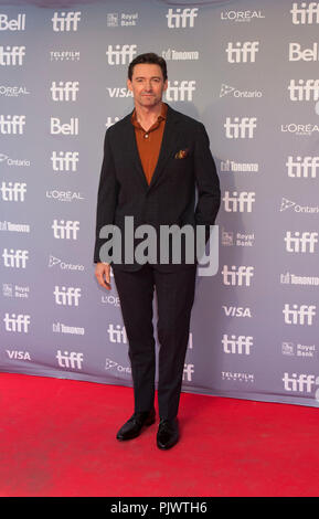 Toronto, Kanada. 8. Sep 2018. Schauspieler Hugh Jackman Posen für Fotos vor einer Pressekonferenz von der Premiere des Films "The Front Runner", die im Rahmen der 2018 Toronto International Film Festival in Toronto, Kanada, Sept. 8, 2018. Credit: Zou Zheng/Xinhua/Alamy leben Nachrichten Stockfoto