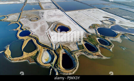 Peking, China. 4. Sep 2018. Luftaufnahme auf Sept. 4, 2018 zeigt eine Ansicht der Xuzhou Salt Lake in Xuzhou, Provinz Shanxi im Norden Chinas. Credit: Huang Wenpeng/Xinhua/Alamy leben Nachrichten Stockfoto