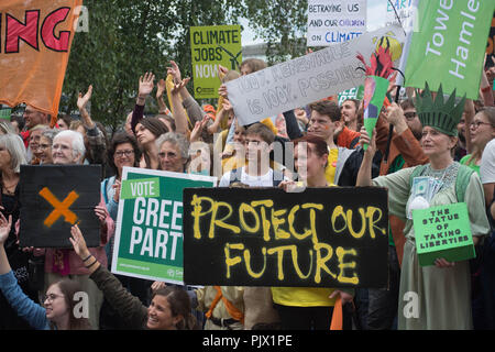 London, Großbritannien. 8. September 2018. Climateconcern.org, sammelten die Aktivisten an der Basis ein, um eine öffentliche Debatte über die fossilen Brennstoffe Ausbeutung, Bedenken wegen der fehlenden politischen Willen in die Umstellung auf erneuerbare Energieträger und der ausgliederung Pläne, die in die ökologische Rettung der Erde bleiben unberücksichtigt. Credit: Philip Robins/Alamy leben Nachrichten Stockfoto