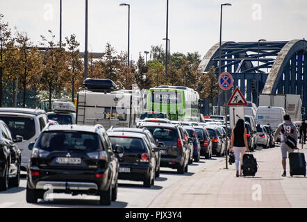 Hamburg, Deutschland. 09 Sep, 2018. 09.09.2018, Hamburg: Ein langer Stau hat über die Billhorner Brückenstraße, die Zufahrt zur Autobahn A1 gebildet. Baustellen den Verkehr in und um Hamburg erschweren. Quelle: Axel Heimken/dpa/Alamy leben Nachrichten Stockfoto