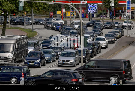 Hamburg, Deutschland. 09 Sep, 2018. 09.09.2018, Hamburg: Ein langer Stau hat über die Billhorner Brückenstraße, die Zufahrt zur Autobahn A1 gebildet. Baustellen den Verkehr in und um Hamburg erschweren. Quelle: Axel Heimken/dpa/Alamy leben Nachrichten Stockfoto