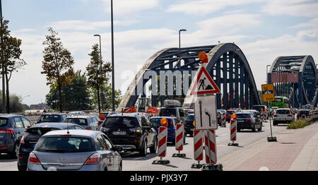 Hamburg, Deutschland. 09 Sep, 2018. 09.09.2018, Hamburg: Ein langer Stau hat über die Billhorner Brückenstraße, die Zufahrt zur Autobahn A1 gebildet. Baustellen den Verkehr in und um Hamburg erschweren. Quelle: Axel Heimken/dpa/Alamy leben Nachrichten Stockfoto