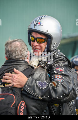 Brighton, UK. 9. September 2018. Tausende Biker und Rocker genießen Sie die jährlichen Ace Cafe Reunion Brighton Burn up und Fahrt mit der Wippe Veranstaltung an einem heißen sonnigen Tag an der Südküste. Jedes Jahr tausende Biker Fahrt von der berühmten Ace Cafe in London nach Madeira fahren Sie auf der Strandpromenade entfernt, wo Sie einen Tag der Musik und Nostalgie Foto von Simon Dack Kredit genommen genießen: Simon Dack/Alamy leben Nachrichten Stockfoto