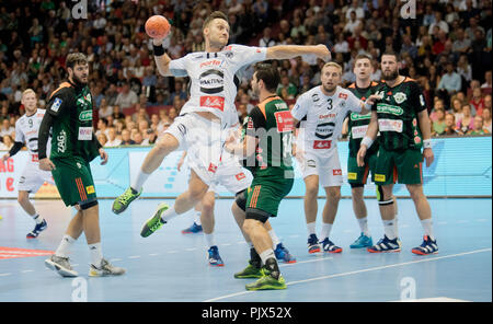 Hannover, Deutschland. 09 Sep, 2018. 09.09.2018, Niedersachsen, Hannover: Handball, Bundesliga, der TSV Hannover-Burgdorf - TSV GWD Minden, 4. Spieltag bei Swiss Life Hall: mindens Lukas Zvizey setzt zu zählen. Credit: Julian Stratenschulte/dpa/Alamy leben Nachrichten Stockfoto