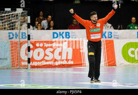 Hannover, Deutschland. 09 Sep, 2018. 09.09.2018, Niedersachsen, Hannover: Handball, Bundesliga, der TSV Hannover-Burgdorf - TSV GWD Minden, 4. Spieltag bei Swiss Life Hall: Hannover Torwart Martin Ziemer cheers. Credit: Julian Stratenschulte/dpa/Alamy leben Nachrichten Stockfoto