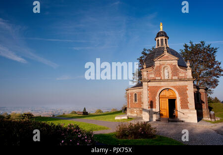 Die chapell Unserer Lieben Frau von Oudenberg, oben auf dem Muur klettern in Geraardsbergen (Belgien, 22/10/2011) Stockfoto