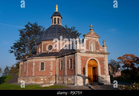 Die chapell Unserer Lieben Frau von Oudenberg, oben auf dem Muur klettern in Geraardsbergen (Belgien, 22/10/2011) Stockfoto