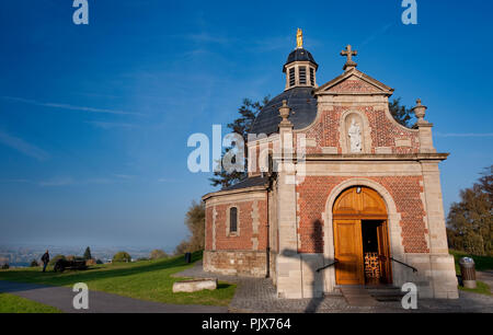 Die chapell Unserer Lieben Frau von Oudenberg, oben auf dem Muur klettern in Geraardsbergen (Belgien, 22/10/2011) Stockfoto