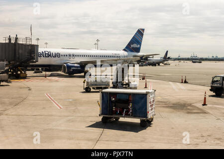 Newark, New Jersey. JetBlue Flugzeuge am Newark Liberty International Airport Stockfoto