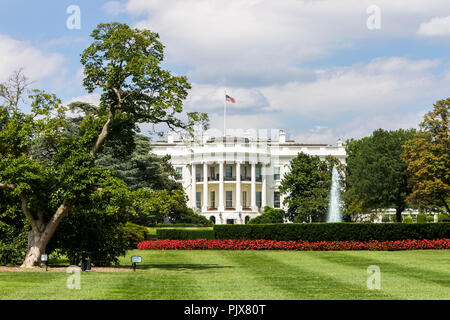 Washington, D.C. der südlichen Fassade des Weißen Hauses, offiziellen Wohnsitz und Arbeitsplatz des Präsidenten der Vereinigten Staaten, mit einer halbrunden Stockfoto