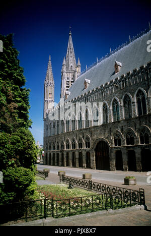 Der gotische Stil Tuchhallen' Lakenhall" in Ieper (Belgien, 11.05.2008) Stockfoto