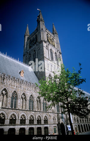 Der gotische Stil Tuchhallen' Lakenhall" in Ieper (Belgien, 11.05.2008) Stockfoto