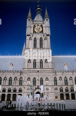 Der gotische Stil Tuchhallen' Lakenhall" in Ieper (Belgien, 11.05.2008) Stockfoto