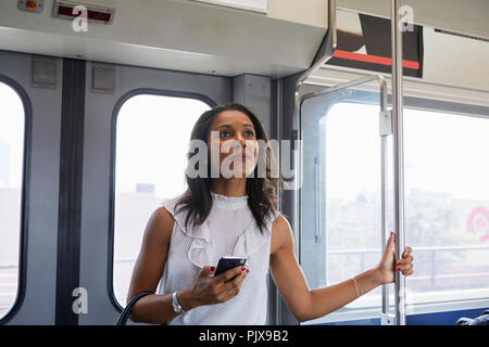 Geschäftsfrau auf Zug Stockfoto