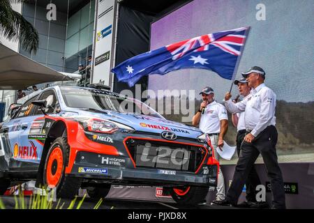 #3 Thierry NEUVILLE (BEL) und Beifahrer Nicolas GILSOUL (BEL) fahren ihre Hyundai Motorsport neue i 20 entfernt flageed sind zu Beginn der Rallye Australien, das 14. und letzte Runde der 2016 FIA World Rally Championship. Stockfoto