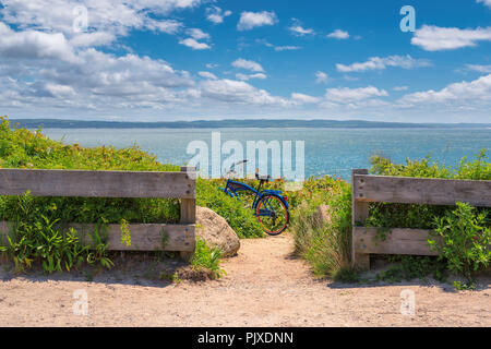 Fahrrad links Strand trail auf Cape Cod, Massachusetts. Stockfoto