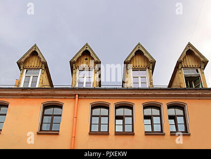 Alte hölzerne garrets in der Altstadt von Riga, Lettland Stockfoto