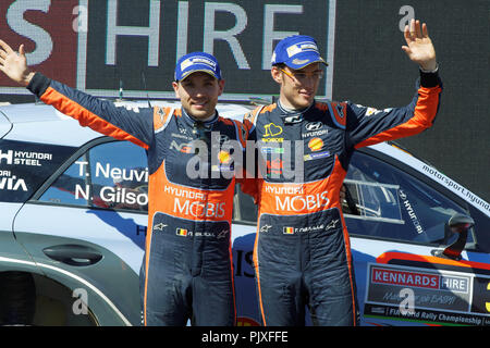 Thierry Neuville (BEL) und Beifahrer Nicolas Gilsoul (BEL) von Volkswagen Motorsport feiern ihren dritten Platz nach dem letzten Tag der Rallye Australien, dem 14. und dem Schließen der 2016 FIA World Rally Championship. Stockfoto