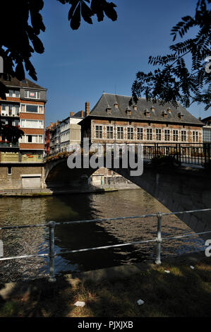 Die halle Al'Stuhl in Namur am Ufer der Sambre (Belgien, 28/09/2008) Stockfoto